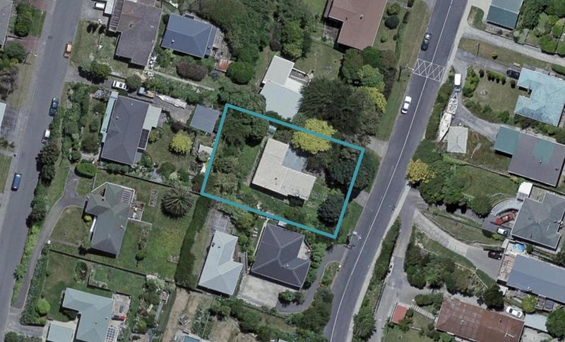 11 Bell Street, Tawa, Wellington - Carousel 1