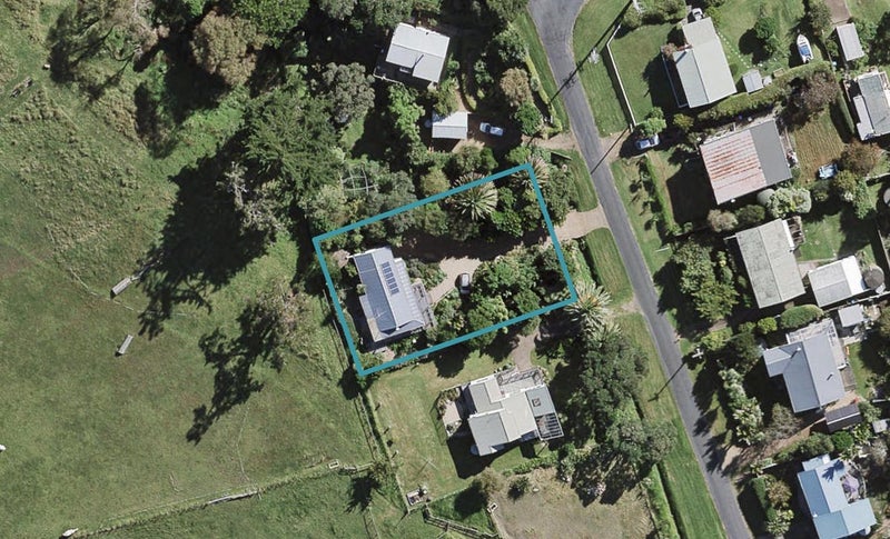 47 Tahatai Road, Oneroa, Waiheke Island - Carousel 1