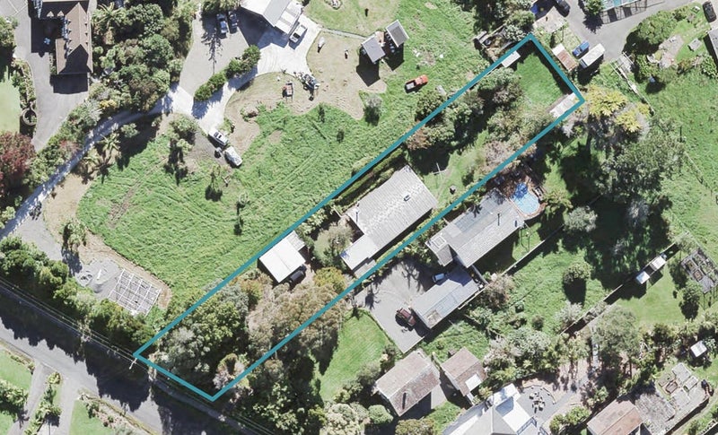 12 Grassmere Road, Henderson Valley, Auckland - Carousel 1