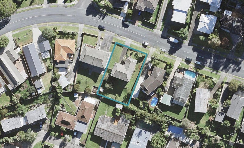 75 Stapleford Crescent, Browns Bay, Auckland - Carousel 1