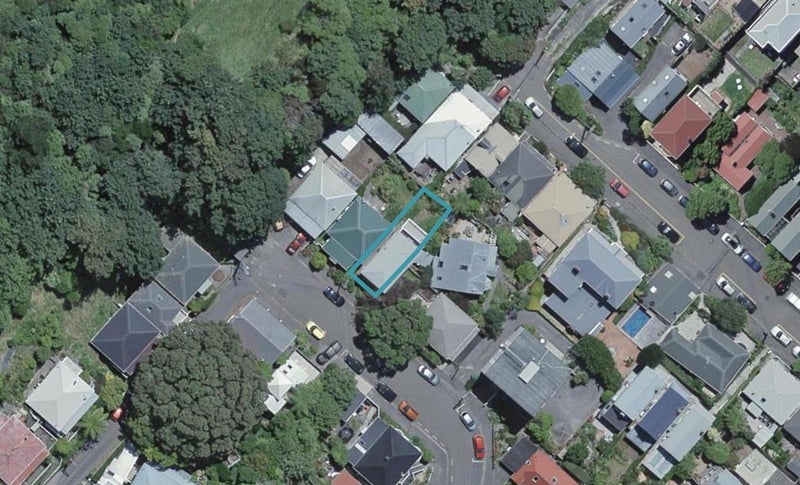30 Patanga Crescent, Thorndon, Wellington - Carousel 1