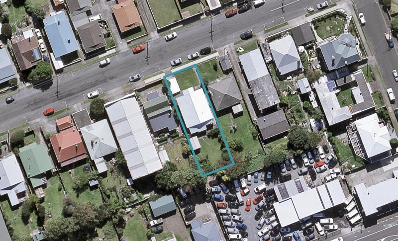 33 Hine Street, New Plymouth, New Plymouth - Carousel 1