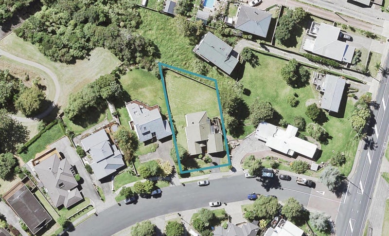 1 Bayside Drive, Browns Bay, Auckland - Carousel 1