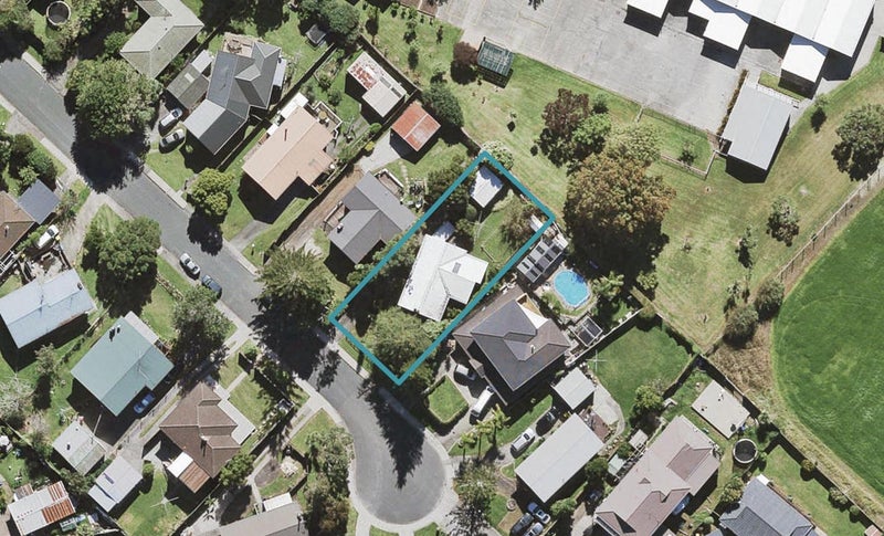 11 Ashbourne Place, Glendene, Auckland - Carousel 1