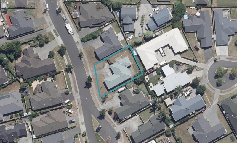 7 Thistlewood Avenue, Hamilton East, Hamilton - Carousel 1