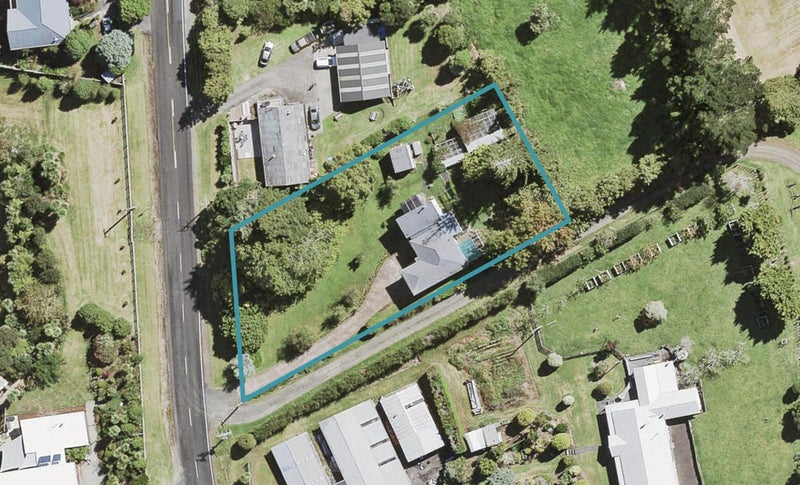 12 Carter Road, Oratia, Auckland - Carousel 1