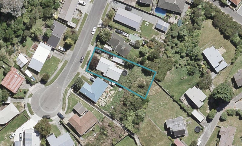 4 Harold Grove, Stokes Valley, Lower Hutt - Carousel 1