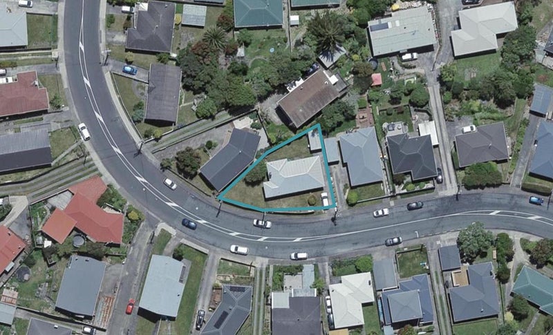 48 Mark Avenue, Paparangi, Wellington - Carousel 1