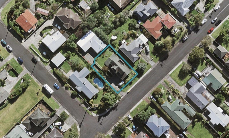 9A Holland Road, Hillcrest, Auckland - Carousel 1