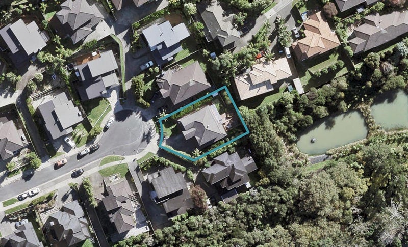 25 Catlins Place, Fairview Heights, Auckland - Carousel 1