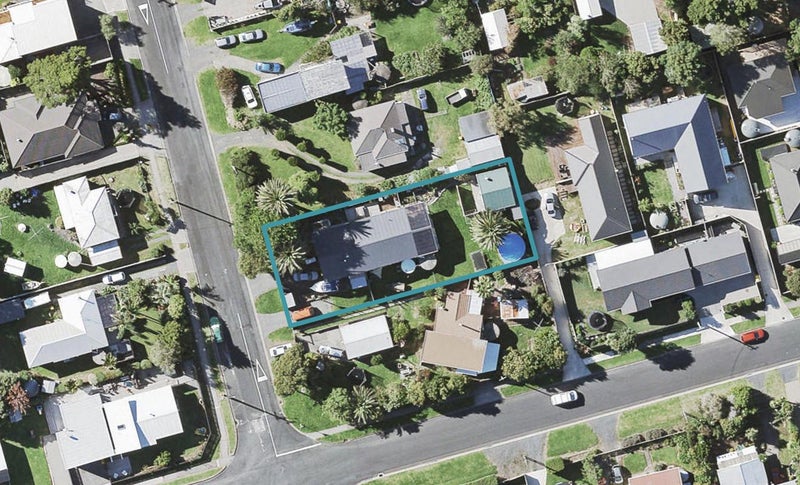 33 Sunkist Bay Road, Beachlands, Auckland - Carousel 1