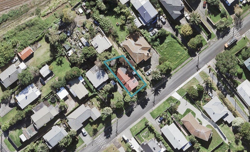 4 Tahi Terrace, Glen Eden, Auckland - Carousel 1