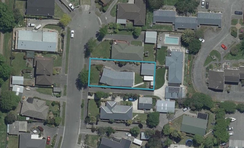 14 Valerie Place, Redwood, Christchurch - Carousel 1