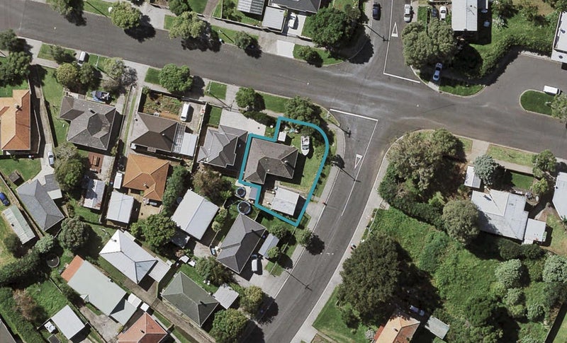 17 Coates Crescent, Panmure, Auckland - Carousel 1
