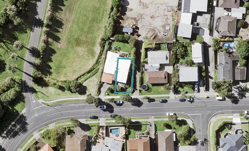 8 Clovelly Road, Bucklands Beach, Auckland - Carousel 1