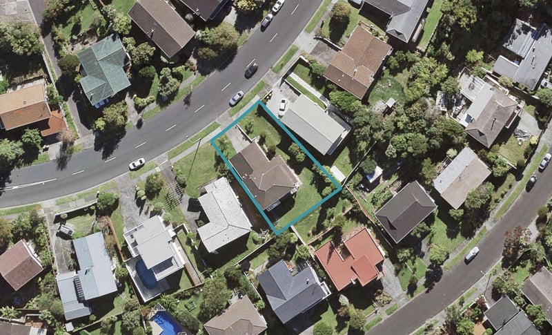 16 Chelsea View Drive, Chatswood, Auckland - Carousel 1