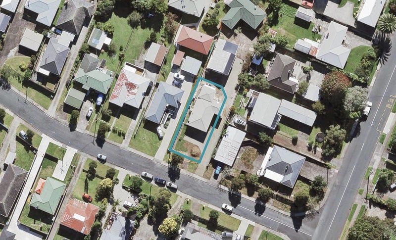 1 Albert Road, Kelston, Auckland - Carousel 1
