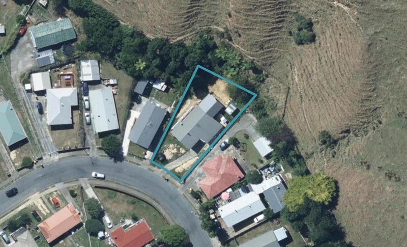 120 Arahura Crescent, Waitangirua, Porirua - Carousel 1