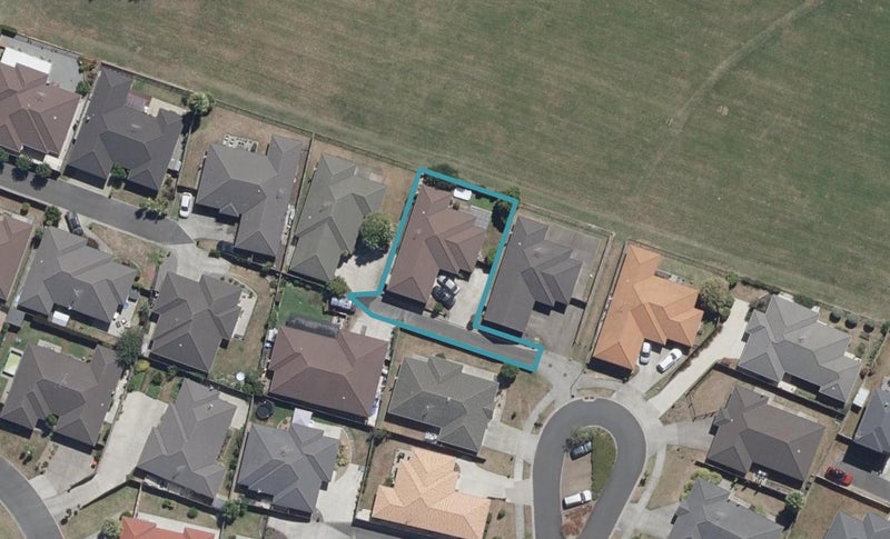 52 Parkside Drive, Huntington, Hamilton - Carousel 1