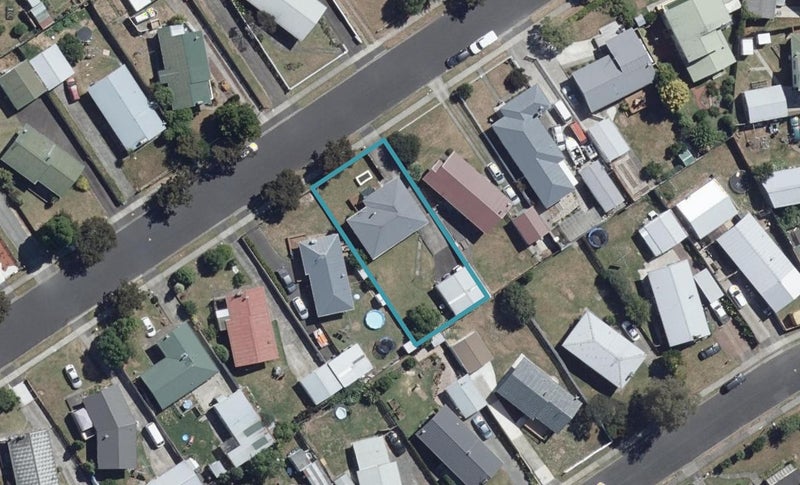 11 Rosalind Street, Deanwell, Hamilton - Carousel 1