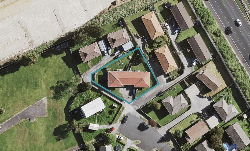 2/39 Felicia Place, Wiri, Auckland - Carousel 1