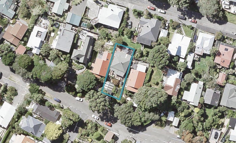 15 Rona Street, Eastbourne, Lower Hutt - Carousel 1