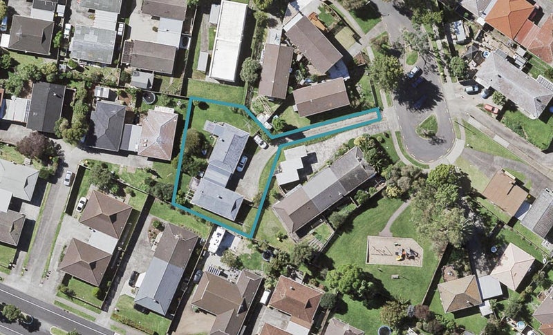 2/15 Ballater Place, Highland Park, Auckland - Carousel 1