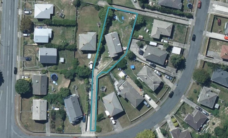 7 Penguin Grove, Waitangirua, Porirua - Carousel 1