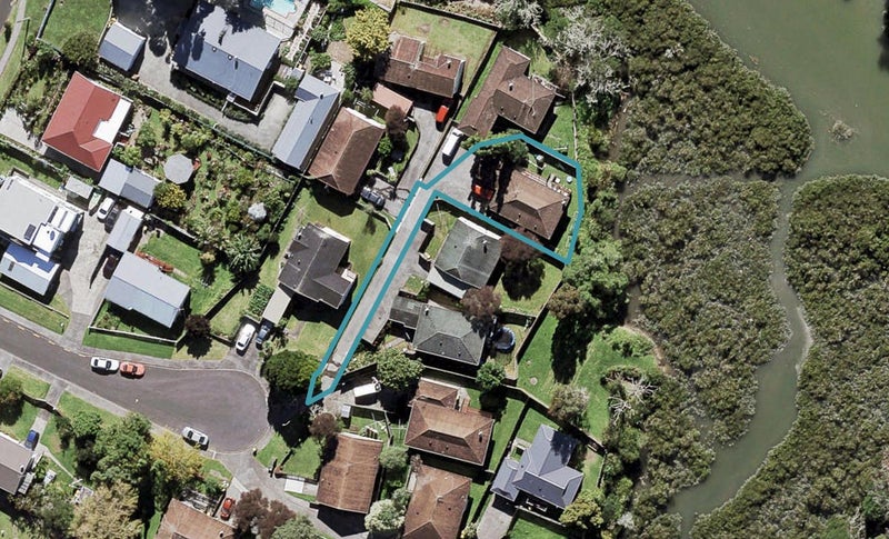 8B Durrant Place, New Lynn, Auckland - Carousel 1