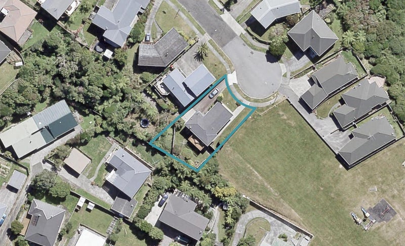 11 Banksia Grove, Maungaraki, Lower Hutt - Carousel 1