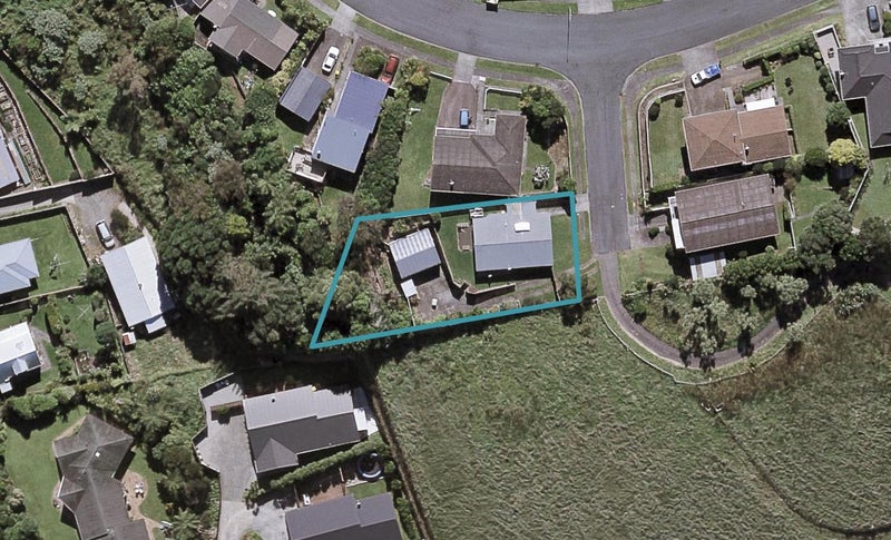 18 Darwin Crescent, Spotswood, New Plymouth - Carousel 1