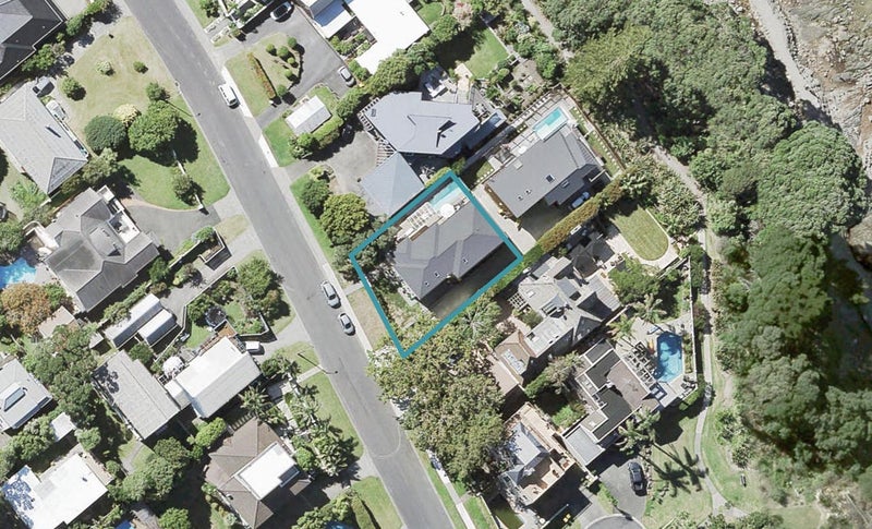 5 Bournemouth Terrace, Murrays Bay, Auckland - Carousel 1