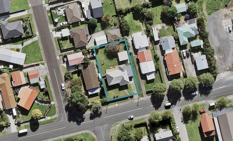 7 Taikata Road, Te Atatu Peninsula, Auckland - Carousel 1