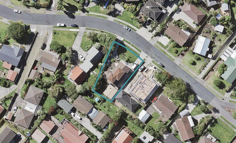 13 Cairngorm Place, Highland Park, Auckland - Carousel 1