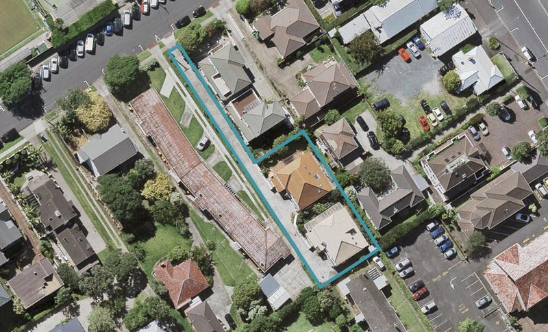 2/0 Bracken Avenue, Takapuna, Auckland - Carousel 1
