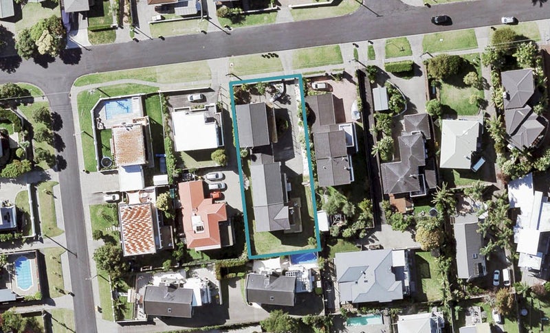 2/17 Hyde Road, Rothesay Bay, Auckland - Carousel 1