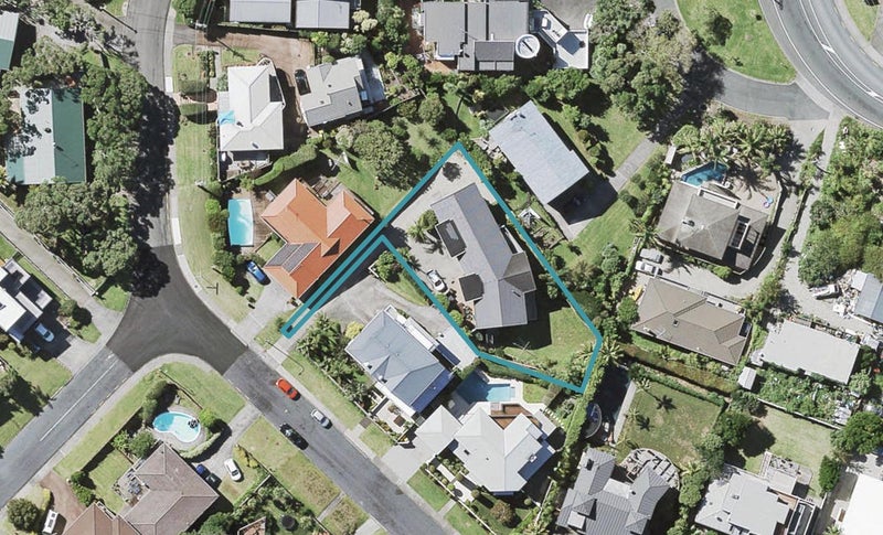 11A Rahopara Street, Castor Bay, Auckland - Carousel 1