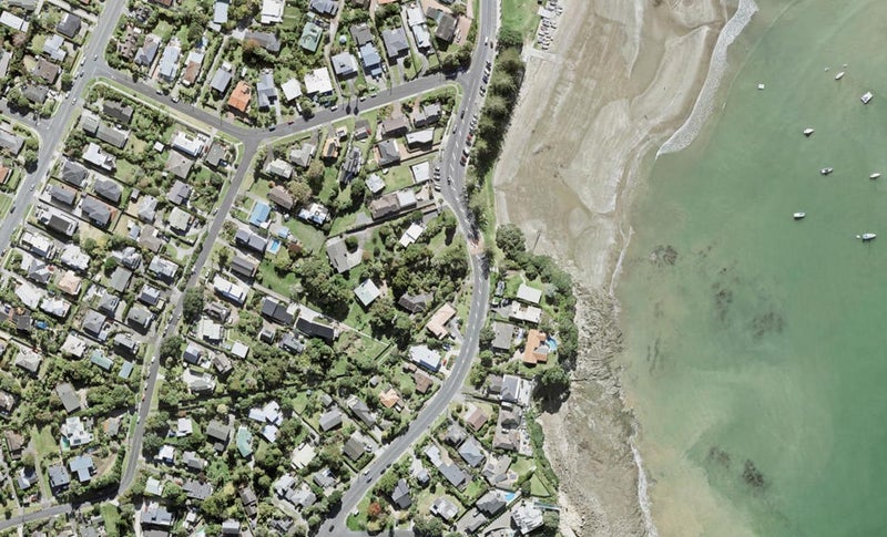 922 Beach Road, Waiake, Auckland - Carousel 1