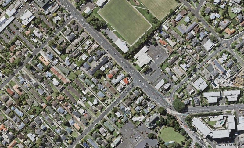 1/22 Taharoto Road, Takapuna, Auckland - Carousel 1
