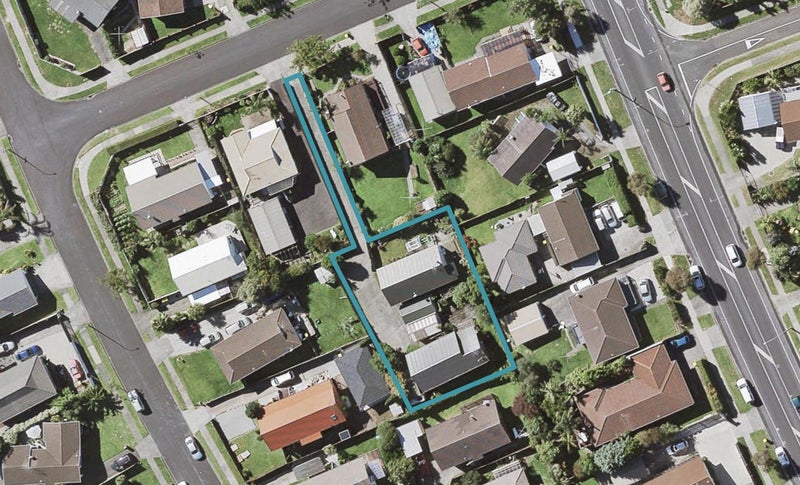 2/6 De Quincey Terrace, Highland Park, Auckland - Carousel 1