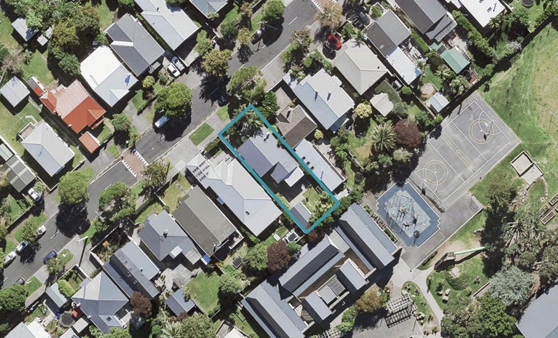 11 Warwick Avenue, Westmere, Auckland - Carousel 1