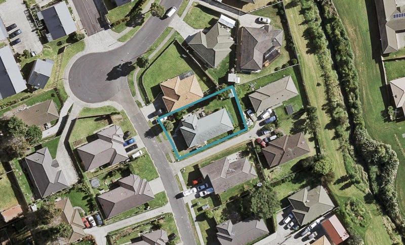24 Castlefinn Drive, Weymouth, Auckland - Carousel 1