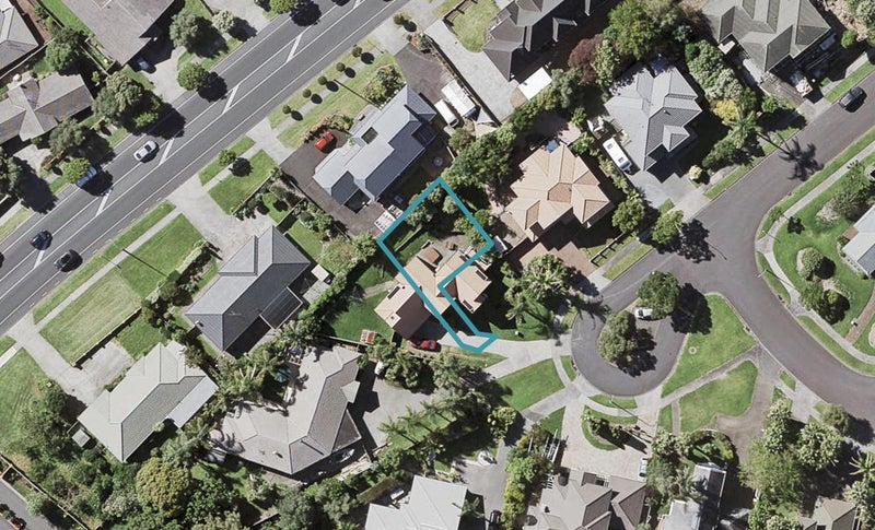 17B Artesia Close, Shamrock Park, Auckland - Carousel 1
