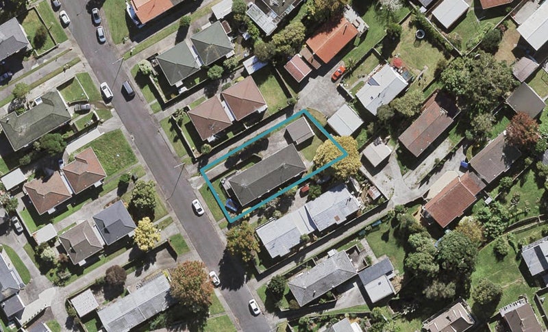 2/13 Mannering Place, Hillcrest, Auckland - Carousel 1