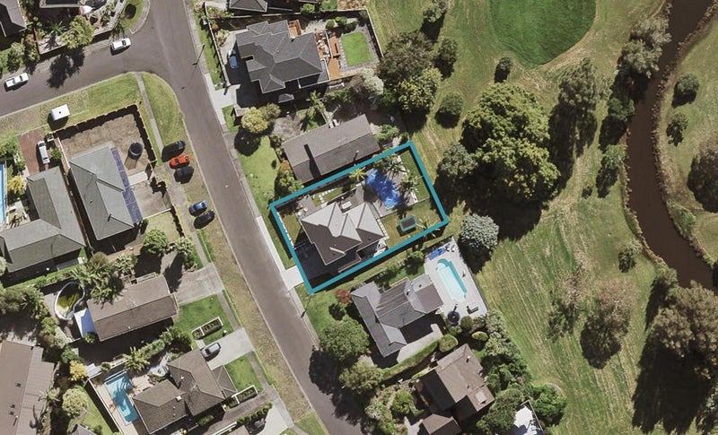 10 Tarahanga Street, Northcote, Auckland - Carousel 1