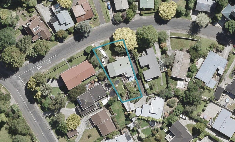 4 Fendalton Crescent, Pinehaven, Upper Hutt - Carousel 1