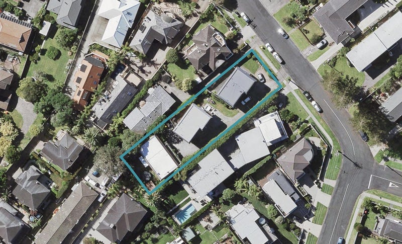 1/18 Rangitoto Terrace, Milford, Auckland - Carousel 1