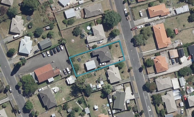 48 Ross Crescent, Fairfield, Hamilton - Carousel 1