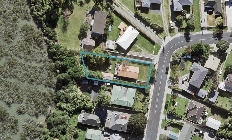52 Cobham Crescent, Kelston, Auckland - Carousel 1
