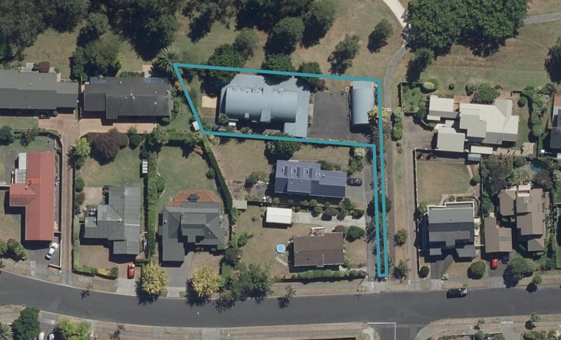 65 Gilbass Avenue, Hamilton Lake, Hamilton - Carousel 1